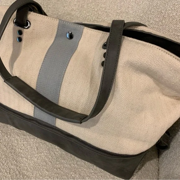 Fabletics The Canal Day Tote Duffle Travel Bag - Picture 12 of 13